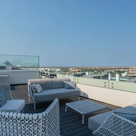 Privilege Happy Place In With Rooftop Panoramic Pool